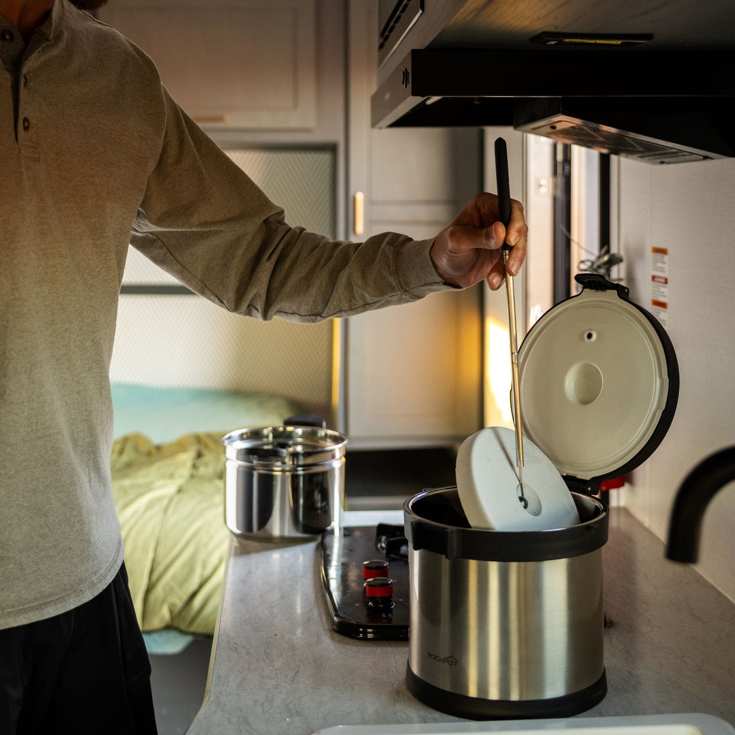 Cookware (portable) 4QT Mini RockPot